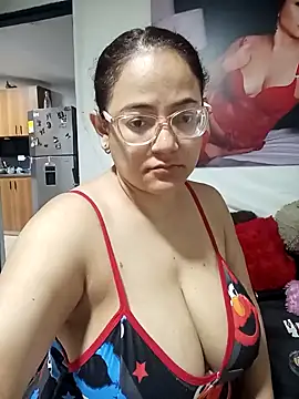 skarleth001 online show from January 2025 04:22:02 AM