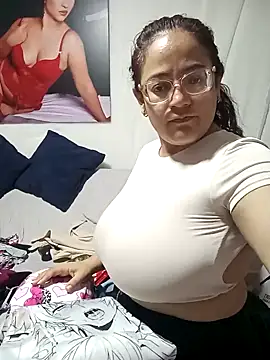 skarleth001 online show from January 2025 12:46:01 AM