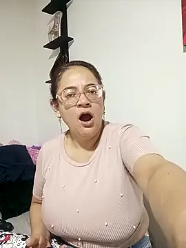 skarleth001 online show from February 2025 04:48:02 AM