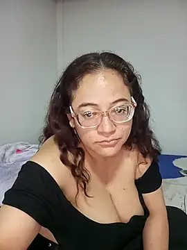 skarleth001 online show from February 2025 05:41:01 AM