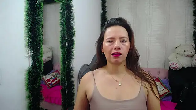 lauraguzman online show from December 2024 03:05:02 AM