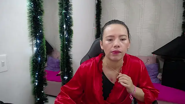 lauraguzman online show from December 2024 03:22:02 AM