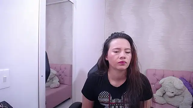 lauraguzman online show from March 2025 02:54:01 AM