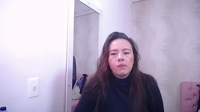 lauraguzman online show from March 2025 03:00:02 AM