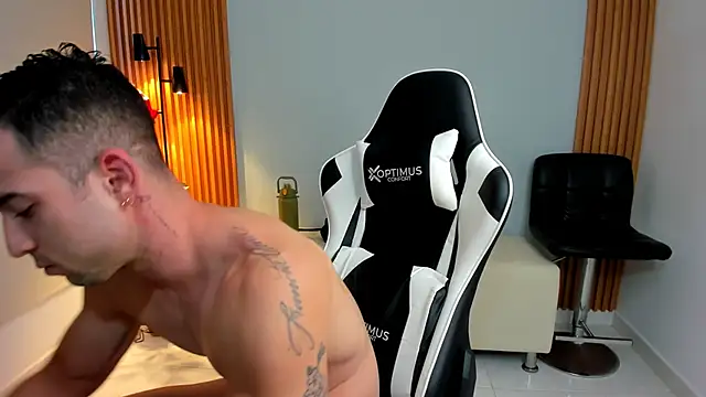 dafboy1 online show from December 2024 12:16:02 PM