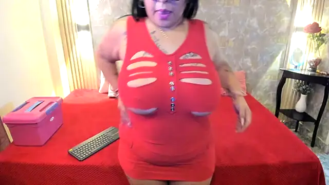 estephany queen online show from October 2025 07:34:01 PM