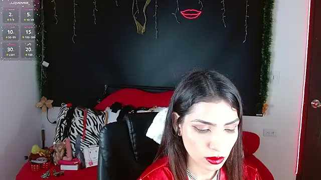 Carolaine69  online show from December 2024 01:59:02 PM