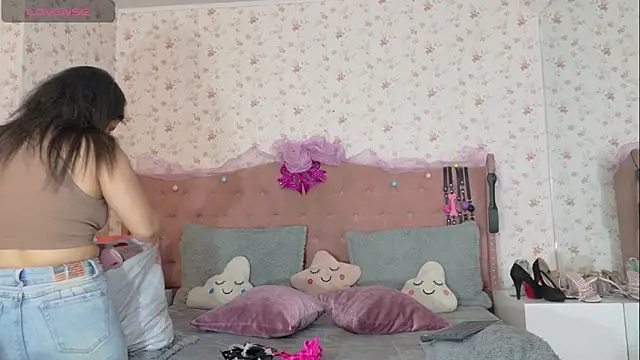 AvrillThomas online show from January 2025 12:41:01 PM
