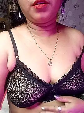 Snapshot of ella_mariya chatting on December 2024 07:56:01 PM ella mariya online show from December 2024 07:56:01 PM
