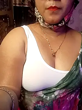 Snapshot of ella_mariya chatting on December 2024 08:02:02 PM ella mariya online show from December 2024 08:02:02 PM