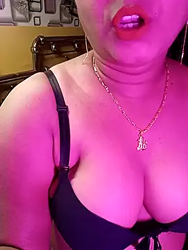 Snapshot of ella_mariya chatting on January 2025 04:11:02 PM ella mariya online show from January 2025 04:11:02 PM