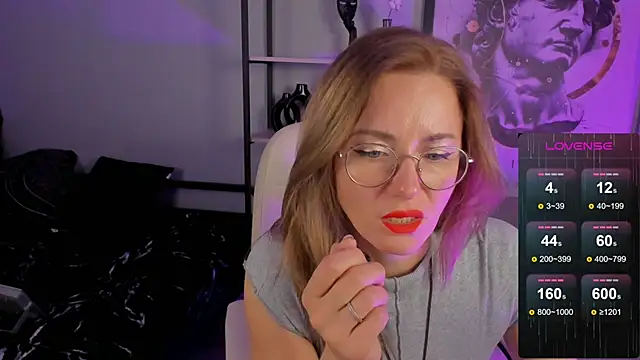 LadyIzabel online show from October 2025 09:35:02 AM