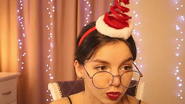 Snapshot of TrudyCarey chatting on December 2024 08:53:02 PM TrudyCarey online show from December 2024 08:53:02 PM