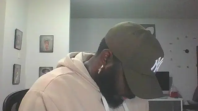 Snapshot of Stayinalive1992 chatting on November 2025 02:33:01 AM Stayinalive1992 online show from November 2025 02:33:01 AM