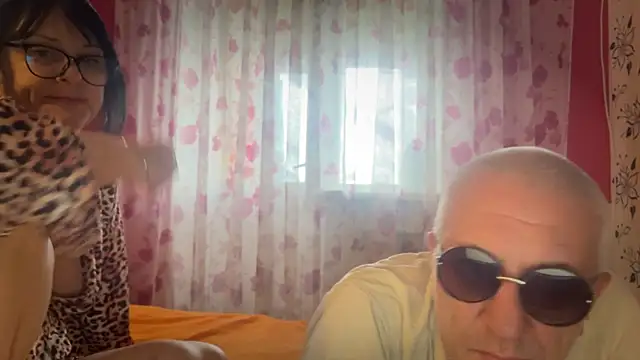 Snapshot of StellarTeam chatting on November 2025 11:13:02 AM StellarTeam online show from November 2025 11:13:02 AM