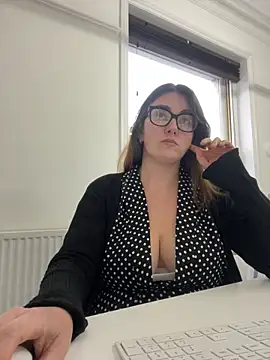 Miss Stassi online show from December 2024 01:01:02 PM