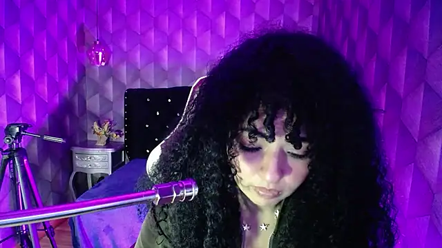 Sofiacowperx online show from March 2025 08:00:01 PM