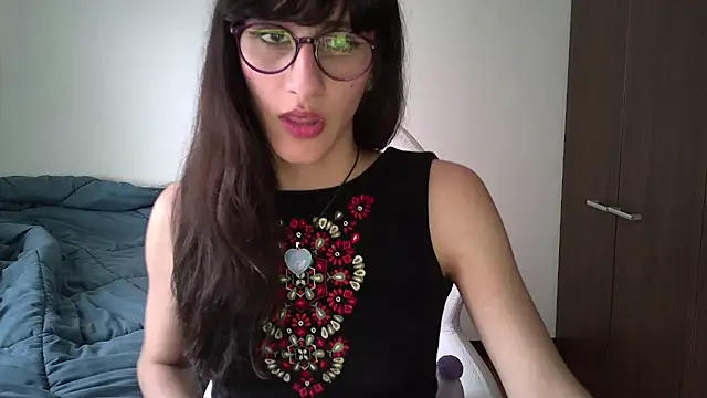 Snapshot of Alice_love29 chatting on December 2024 08:44:01 PM Alice love29 online show from December 2024 08:44:01 PM