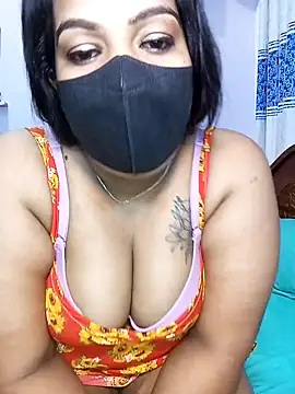  Hot Kisses  online show from February 2025 06:48:02 PM