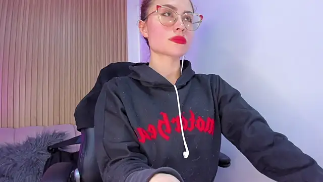 alessandra shayk6 online show from February 2025 11:44:02 AM
