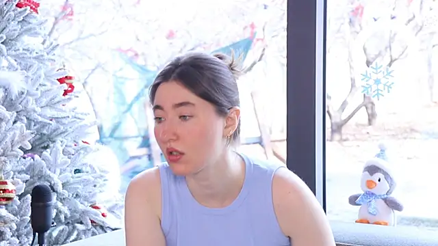 Snapshot of GentleSparkMay chatting on December 2024 09:28:02 AM GentleSparkMay online show from December 2024 09:28:02 AM