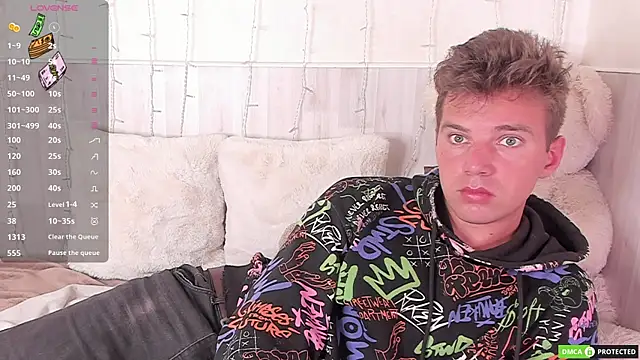 ArthurWhitee online show from December 2025 08:45:02 AM