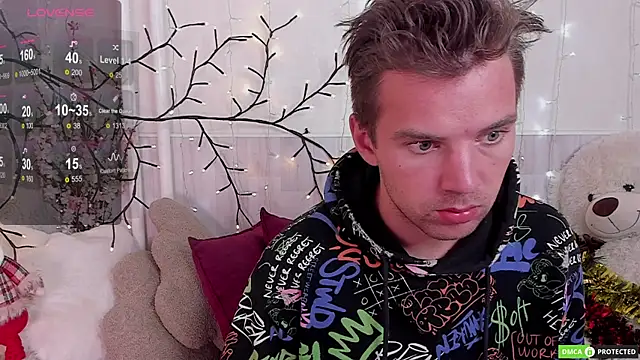 ArthurWhitee online show from December 2025 08:20:02 AM