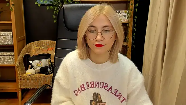 Moon13152 online show from December 2024 08:55:01 PM