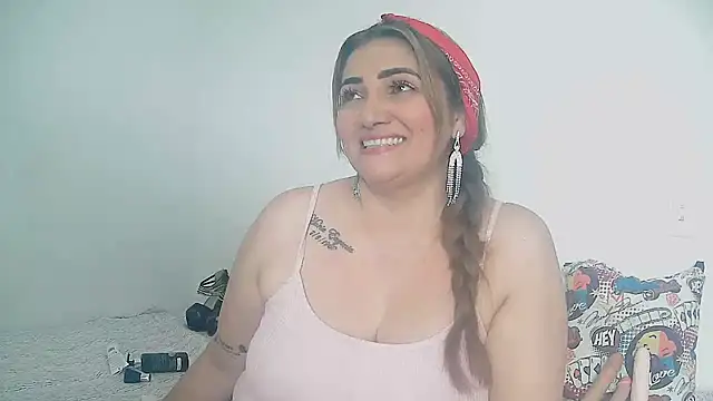 Snapshot of Paula-Harrison chatting on December 2024 04:06:01 PM Paula-Harrison online show from December 2024 04:06:01 PM