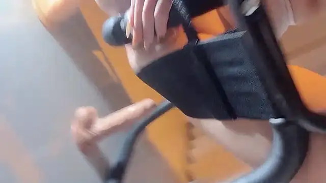 Snapshot of Krismil3 chatting on November 2025 12:09:01 AM Krismil3 online show from November 2025 12:09:01 AM