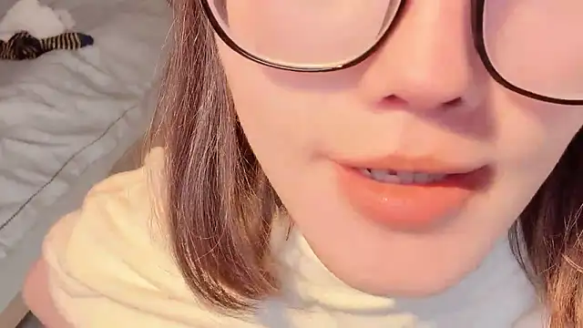 Snapshot of Krismil3 chatting on December 2025 11:48:01 AM Krismil3 online show from December 2025 11:48:01 AM