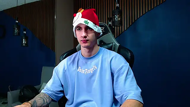 JacksonOlsenn online show from December 2024 01:06:02 PM