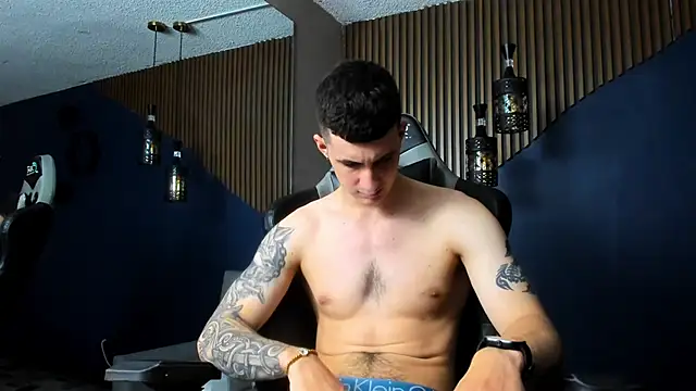 JacksonOlsenn online show from January 2025 03:04:02 PM