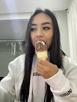 Snapshot of SOPHIACANDY19_ chatting on December 2024 01:17:01 AM SOPHIACANDY19 online show from December 2024 01:17:01 AM