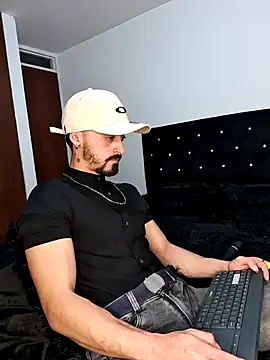 Snapshot of MAXIMUS_MASTE3 chatting on February 2025 02:51:02 AM MAXIMUS MASTE3 online show from February 2025 02:51:02 AM
