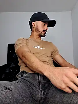 Snapshot of MAXIMUS_MASTE3 chatting on February 2025 07:34:01 AM MAXIMUS MASTE3 online show from February 2025 07:34:01 AM