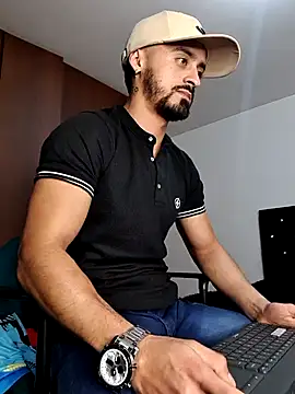 Snapshot of MAXIMUS_MASTE3 chatting on March 2025 04:27:01 AM MAXIMUS MASTE3 online show from March 2025 04:27:01 AM
