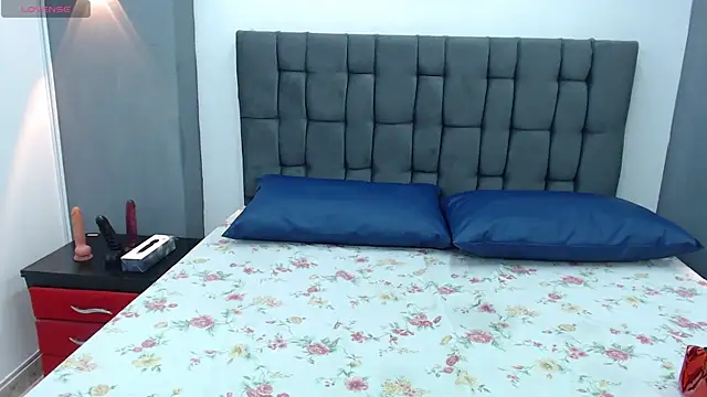 VickyJohnson1 online show from December 2024 08:36:02 PM
