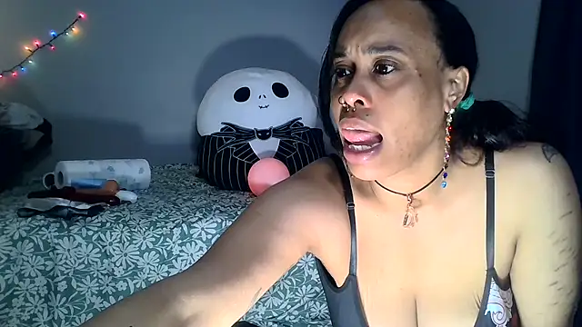 loveluna8 online show from December 2024 10:47:02 PM