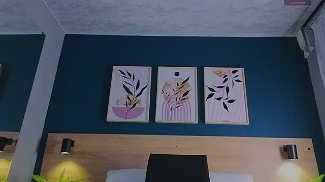 GabyPetit online show from September 2025 08:00:02 PM