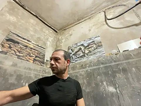 FotografoPollon online show from February 2025 04:08:01 PM