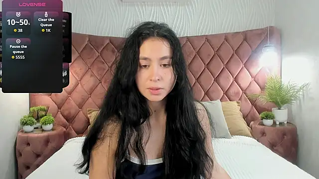 Snapshot of Mile_Madeline chatting on October 2025 07:04:02 AM Mile Madeline online show from October 2025 07:04:02 AM