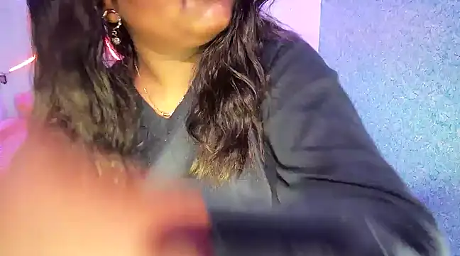 expression queen online show from January 2025 06:00:01 PM