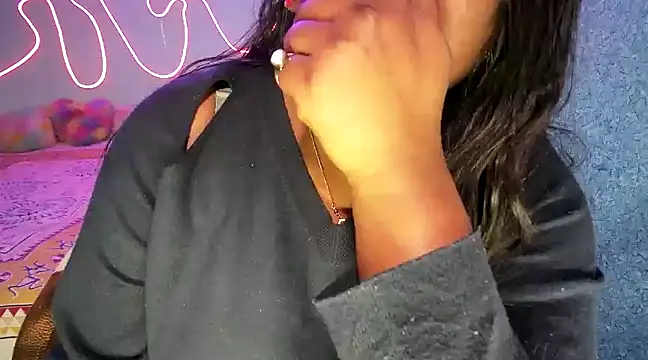 expression queen online show from January 2025 09:04:02 PM