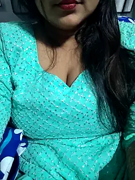 Jeenat  online show from December 2024 06:52:02 PM
