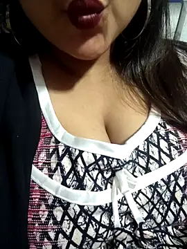 Jeenat  online show from December 2024 06:06:02 PM