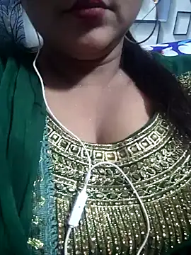 Jeenat  online show from December 2024 08:18:01 PM