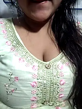Jeenat  online show from January 2025 07:10:01 PM