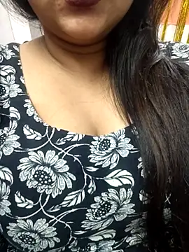 Jeenat  online show from February 2025 08:20:02 PM