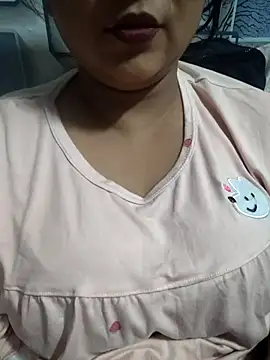 Jeenat  online show from February 2025 06:32:02 PM